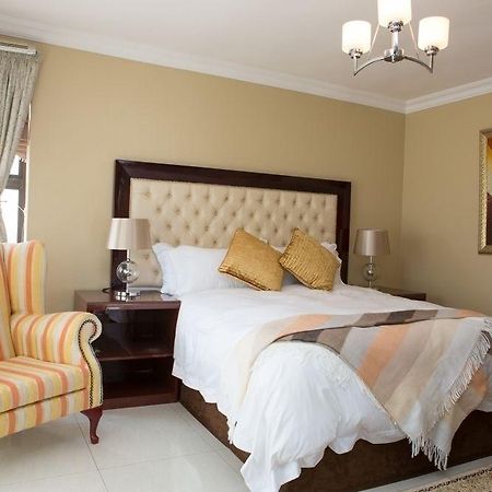 Zazas Guesthouse And Spa Soweto Exterior photo